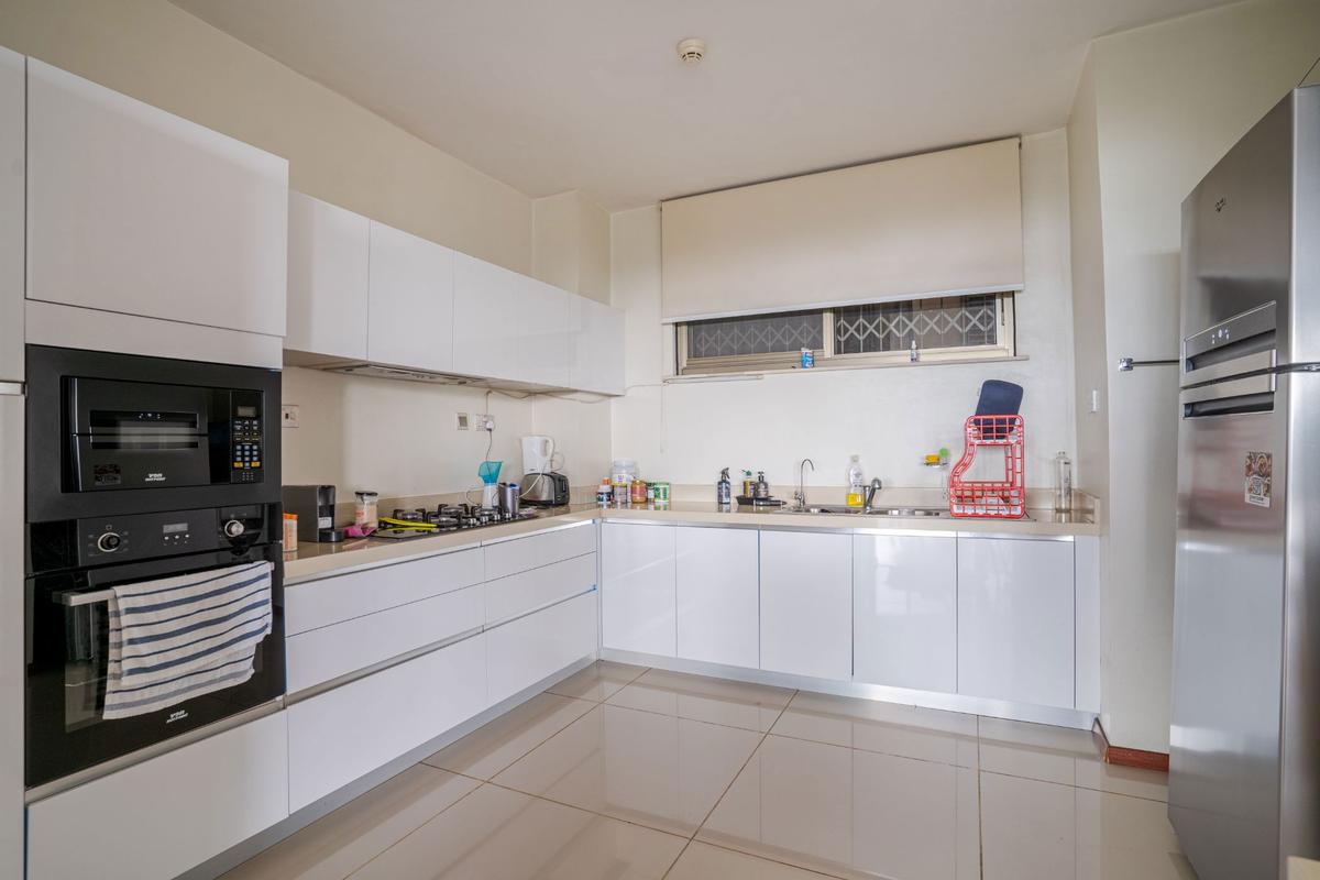 3 Bed Apartment with En Suite in Parklands - 3