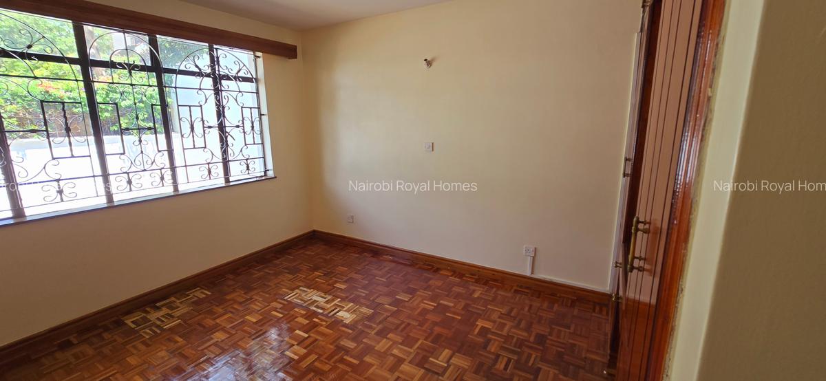 5 Bed Townhouse with En Suite at Riverside Drive - 16