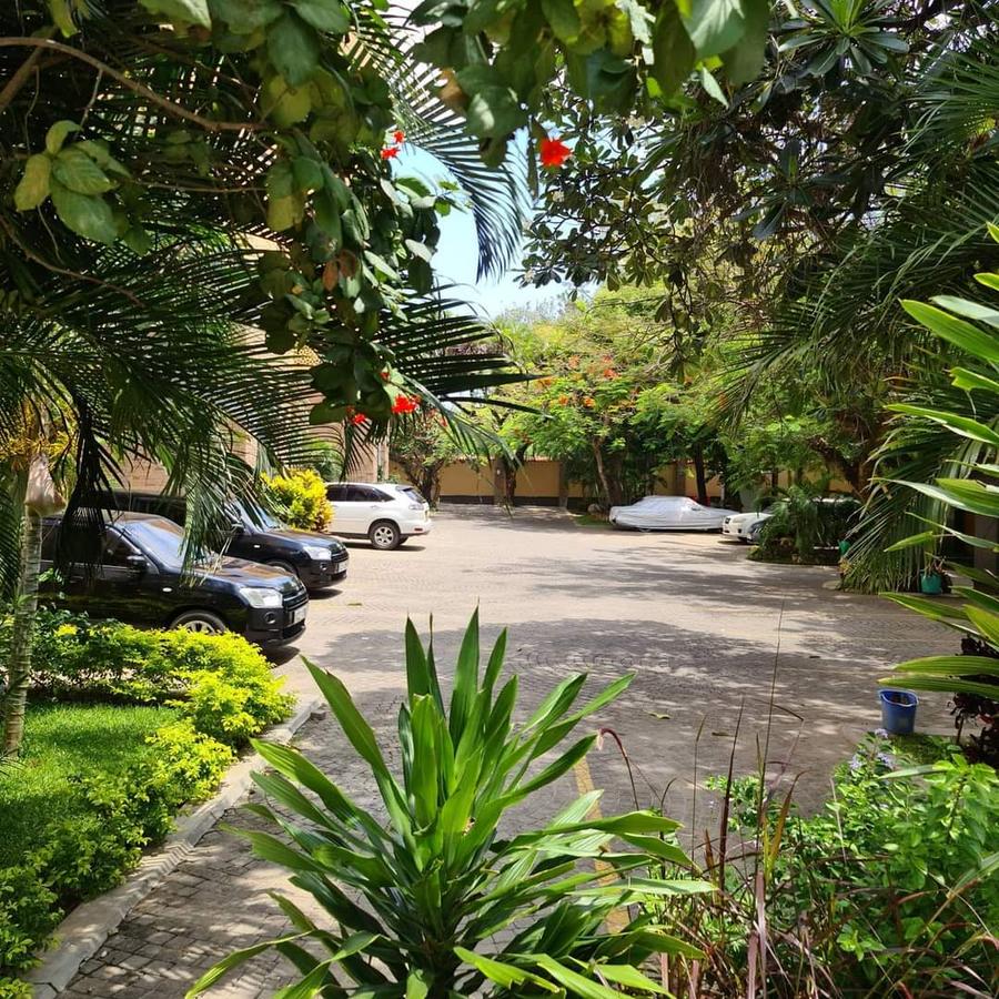 3 Bed Apartment with En Suite at Moyne Drive Nyali - 8