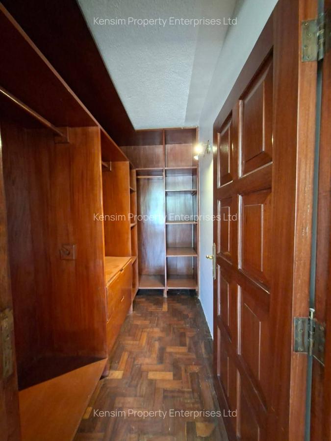 5 Bed House with En Suite in Runda - 11