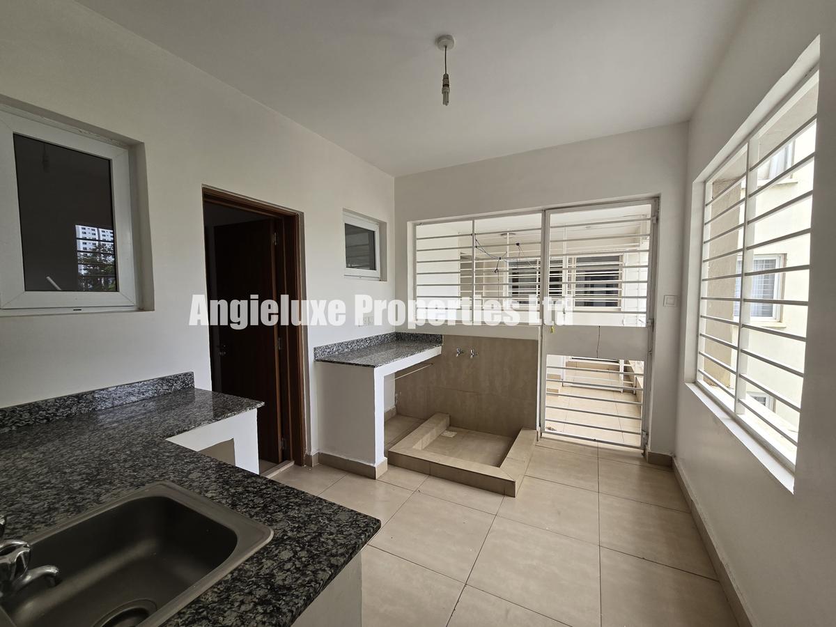 3 Bed Apartment with En Suite at Ole Dume Road - 12