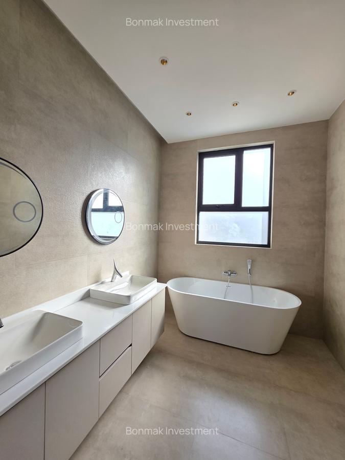 5 Bed Townhouse with En Suite at Manyani East. - 14