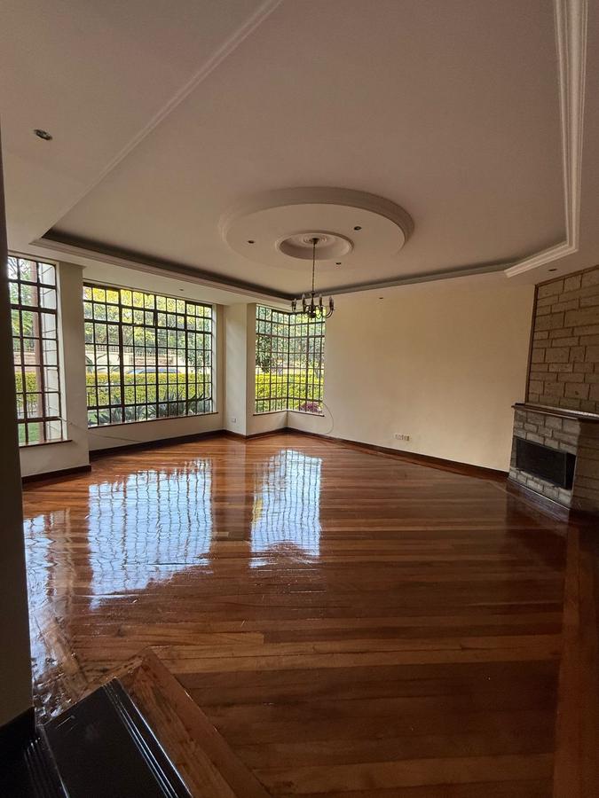 5 Bed Townhouse with En Suite at Lavington - 3