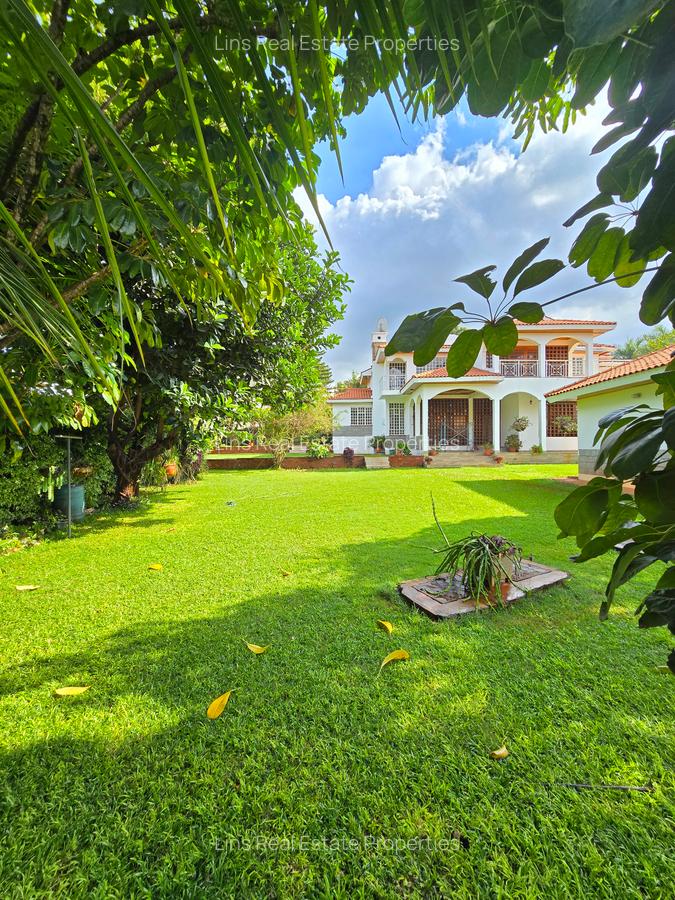 5 Bed House with En Suite in Runda - 2