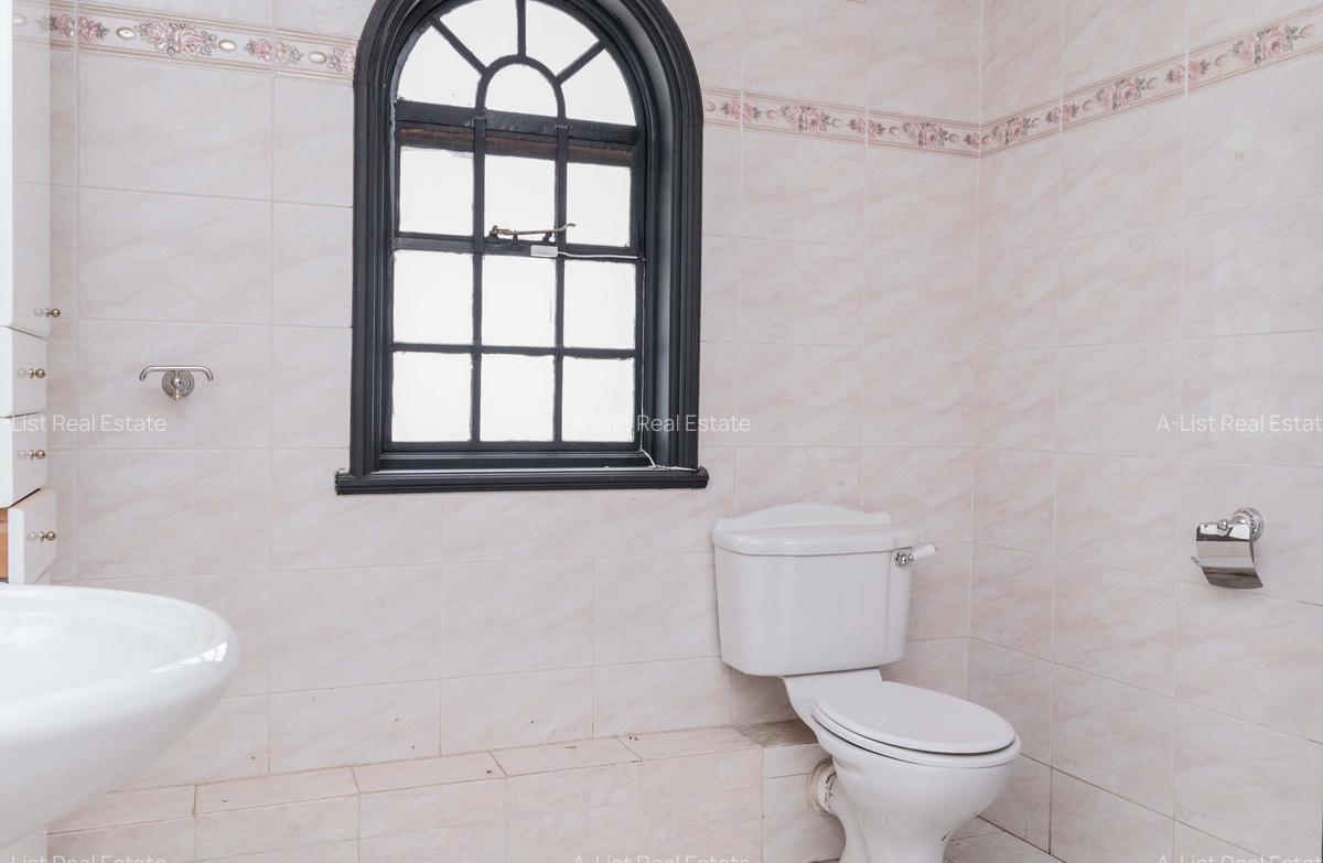 4 Bed Villa with En Suite at Riverside - 7