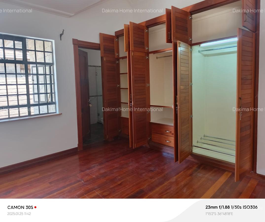 4 Bed Townhouse with En Suite in Spring Valley - 15