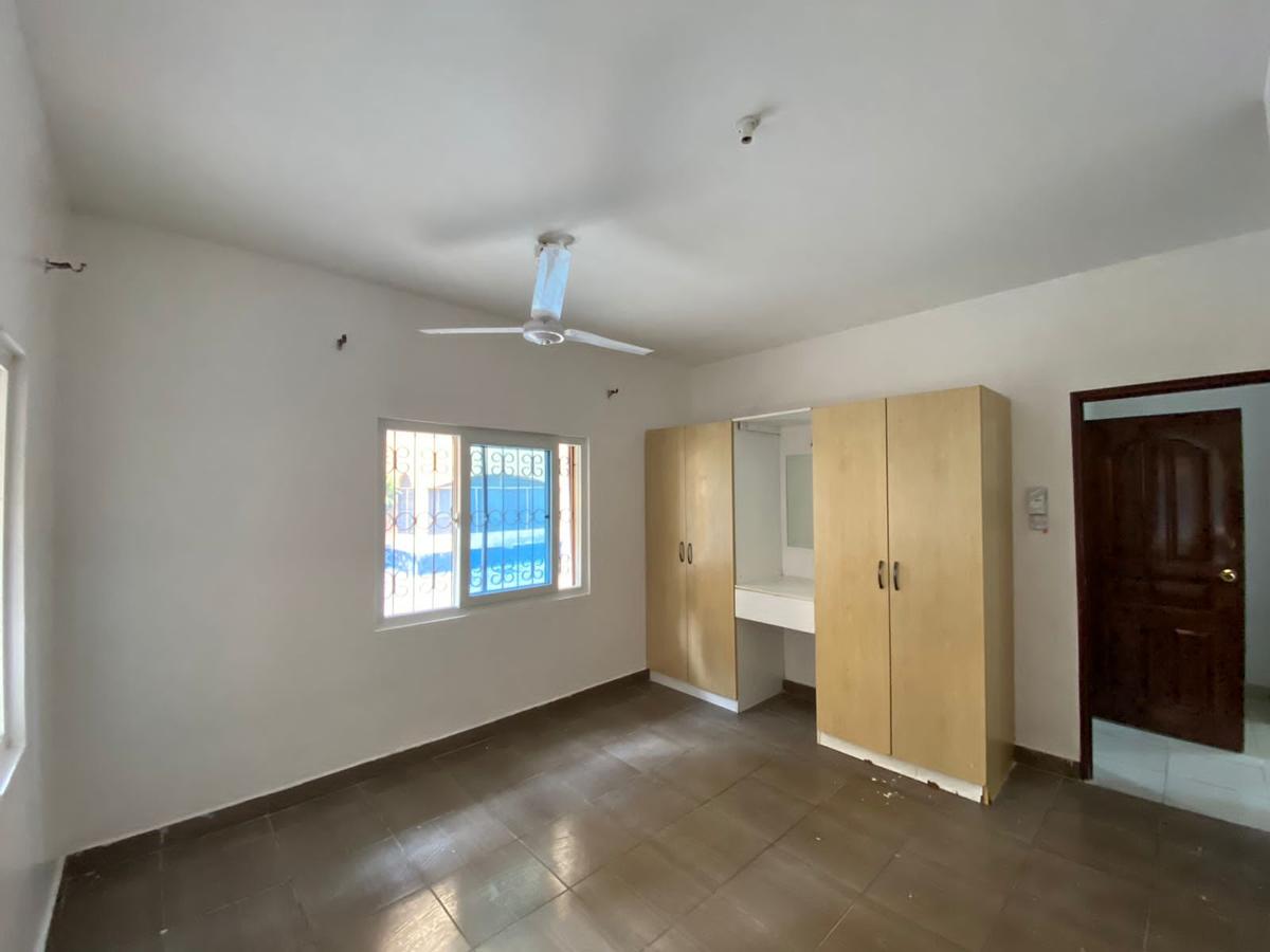 3 Bed Apartment with En Suite at Beach Road - 13