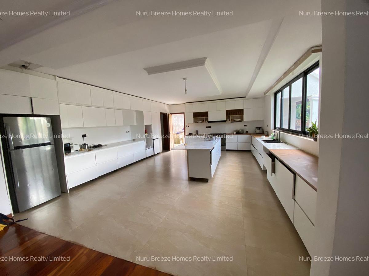 5 Bed House with En Suite in Runda - 3