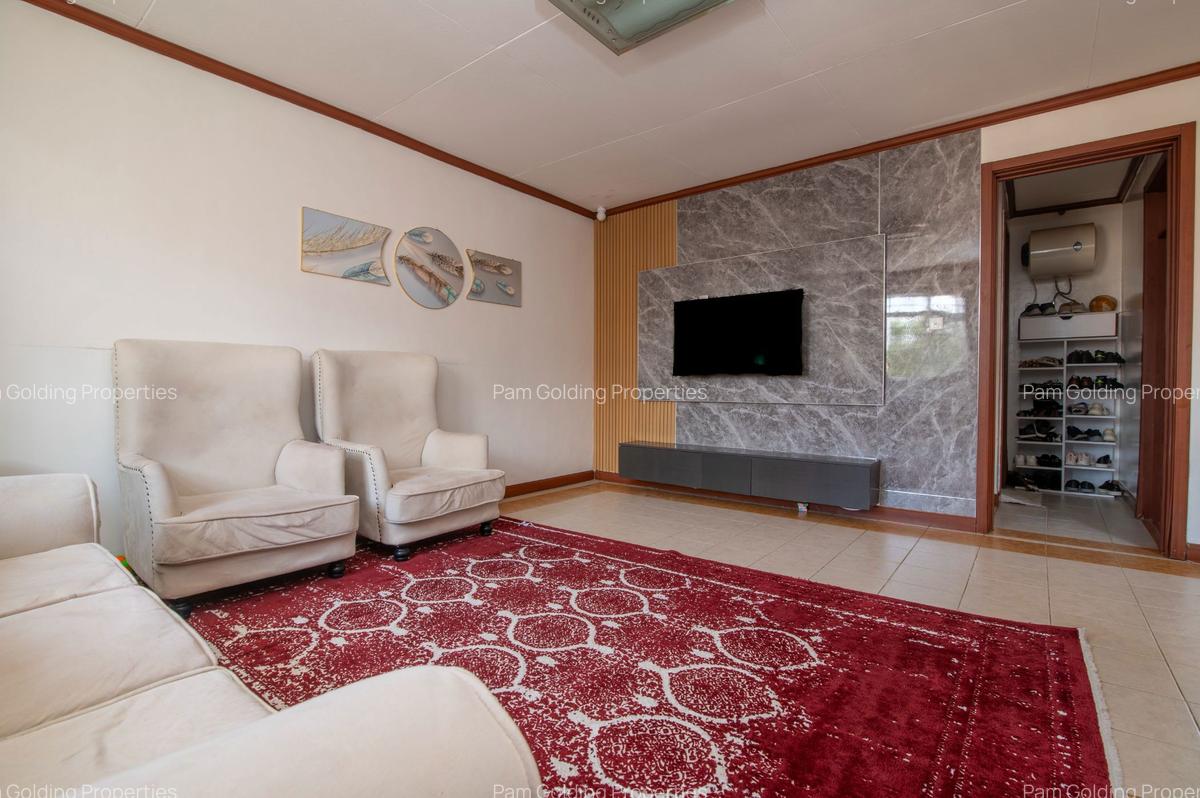 2 Bed Apartment with Borehole in Parklands - 4