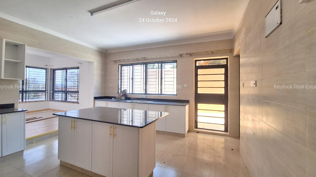 5 Bed Townhouse with En Suite at Lavington Green - 17