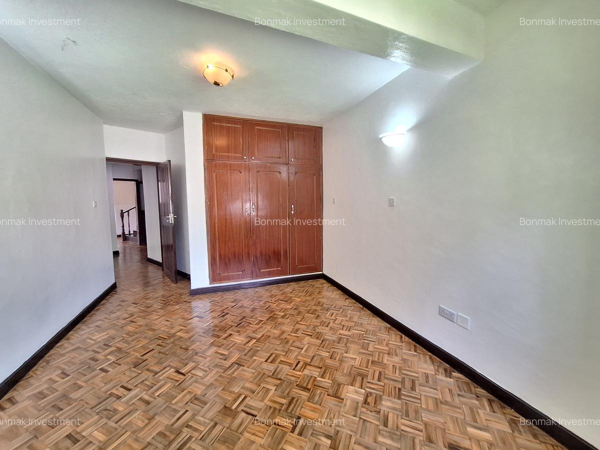 5 Bed House with En Suite at Whispers Avenue - 16