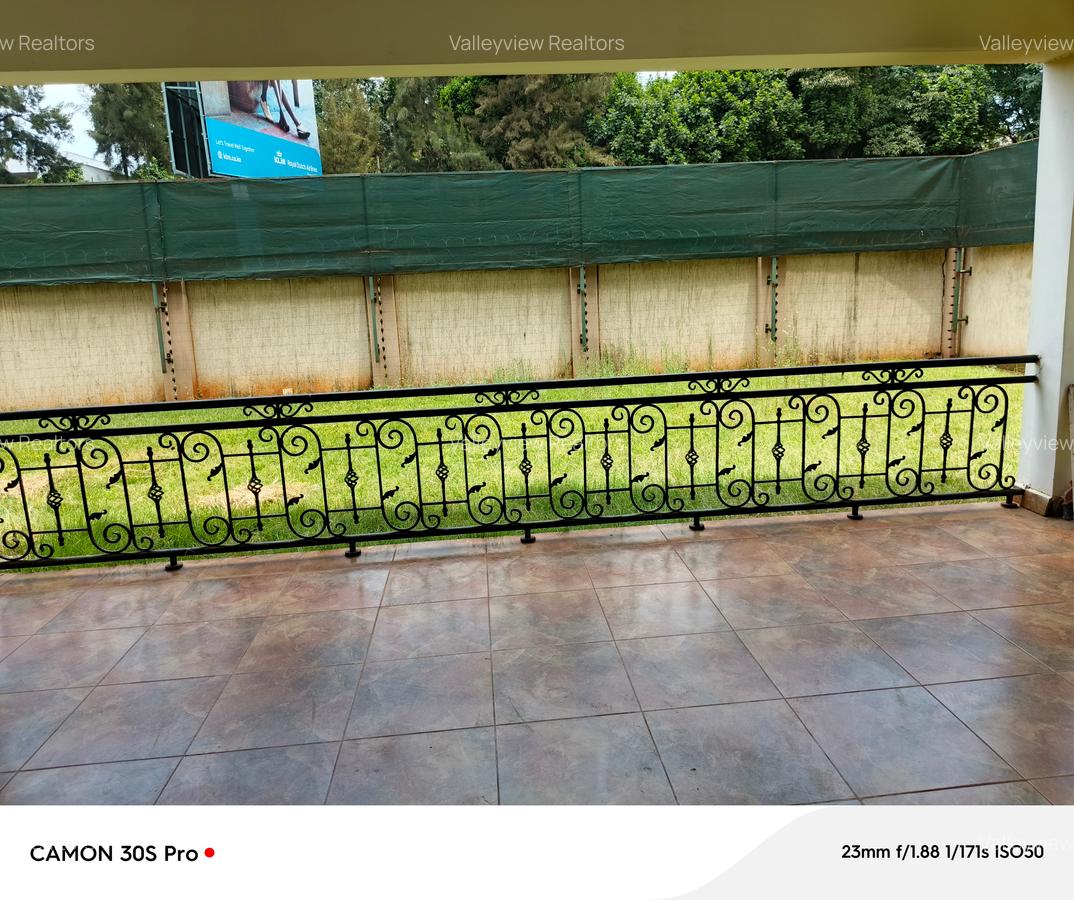 4 Bed Townhouse with En Suite at Lavington - 5