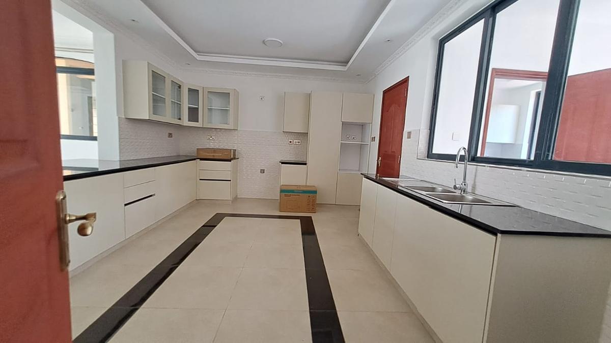 5 Bed Townhouse with En Suite in Lavington - 17