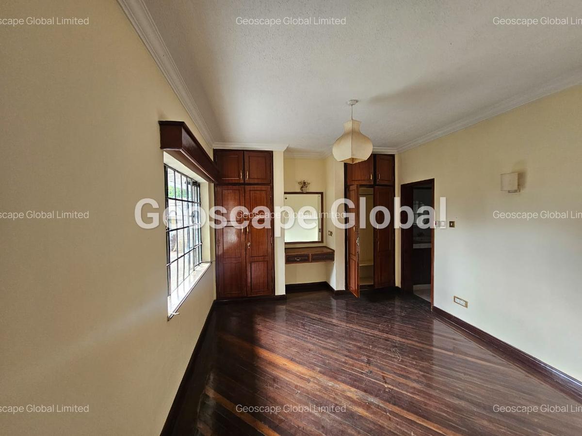 5 Bed Townhouse with En Suite in Spring Valley - 6