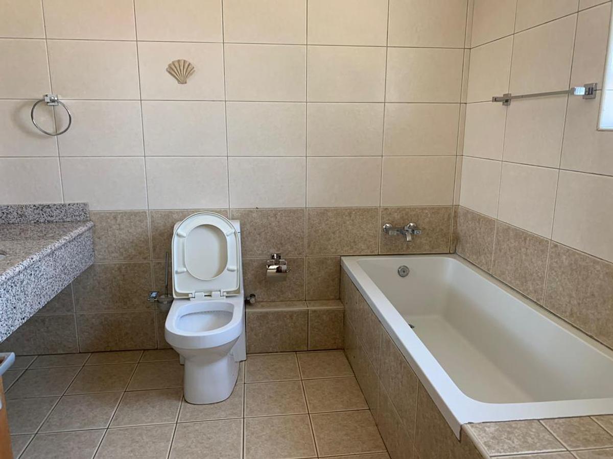 4 Bed Townhouse with En Suite in Lavington - 17