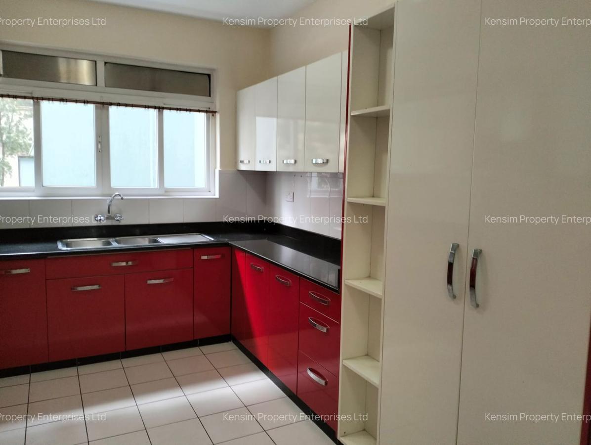 3 Bed Apartment with En Suite in Brookside - 18