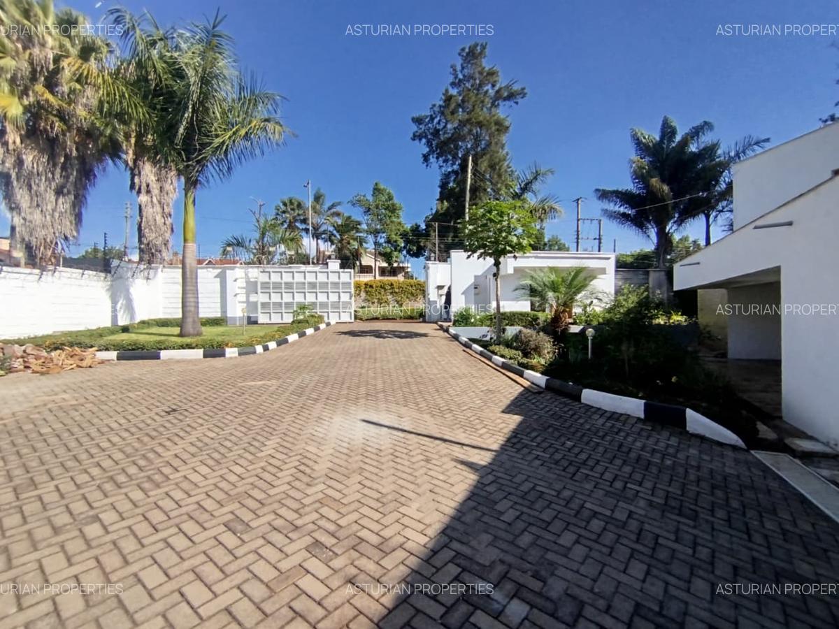 4 Bed Townhouse with En Suite in Runda - 14