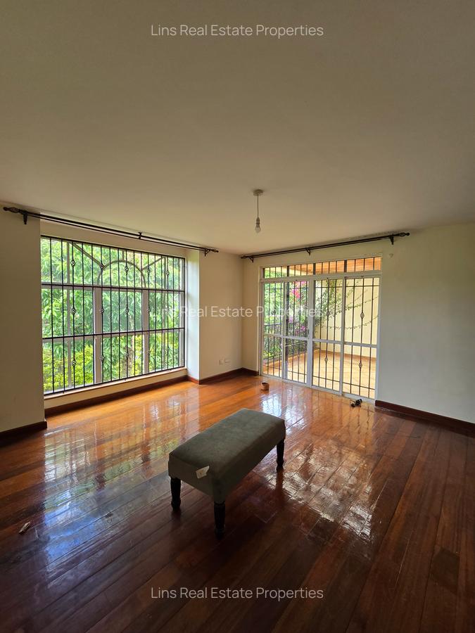 5 Bed Townhouse with En Suite in Brookside - 11