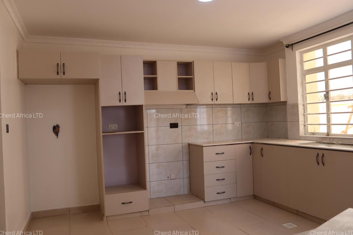 4 Bed House with En Suite in Thika Road - 4