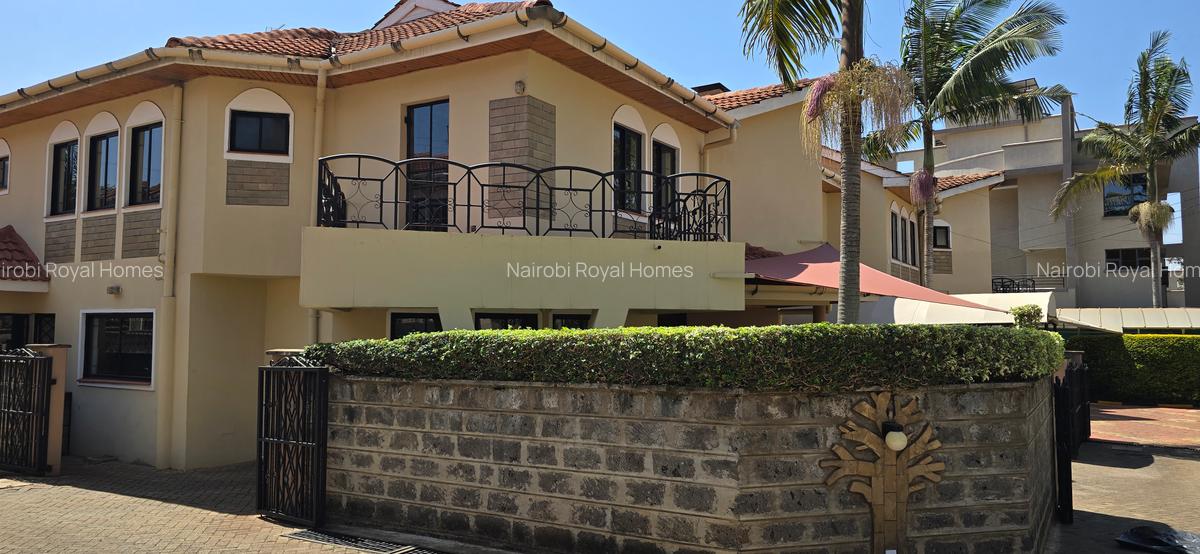 5 Bed Townhouse with En Suite at Lavington Road - 1