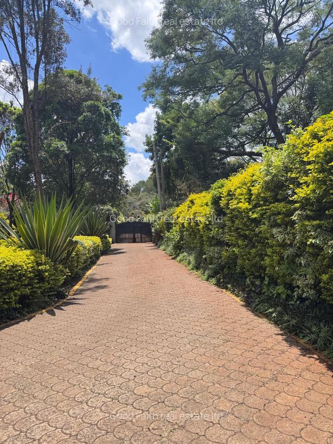 5 Bed House with En Suite in Runda - 4