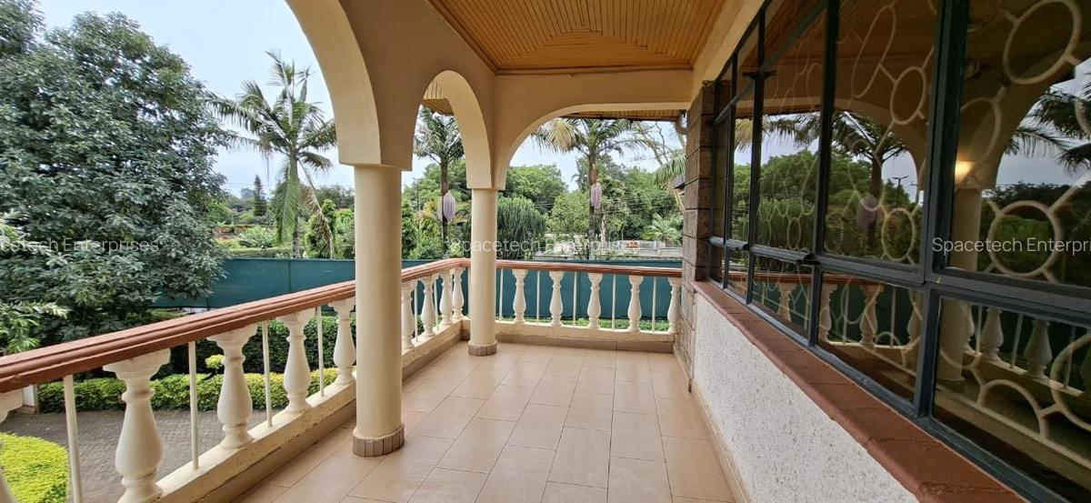 5 Bed House with En Suite in Runda - 2