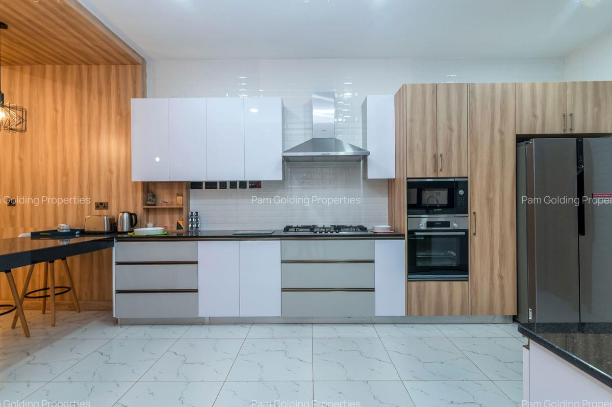 4 Bed Apartment with En Suite in Spring Valley - 6