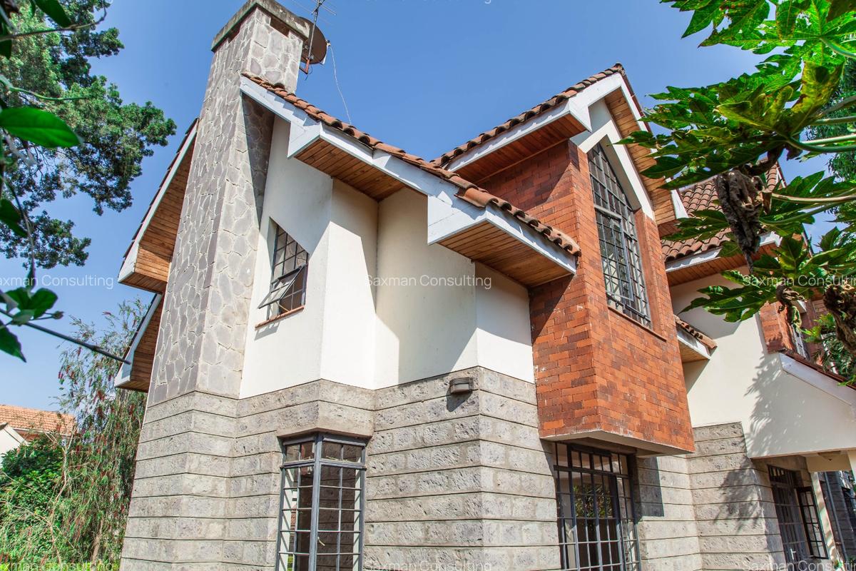 4 Bed House with En Suite in Lavington - 10