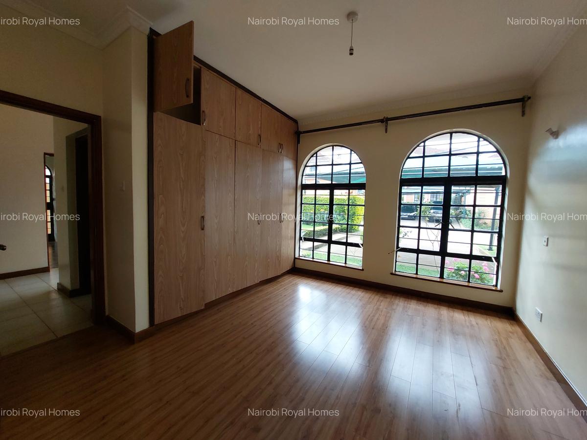 4 Bed House with En Suite at Meadows - 7