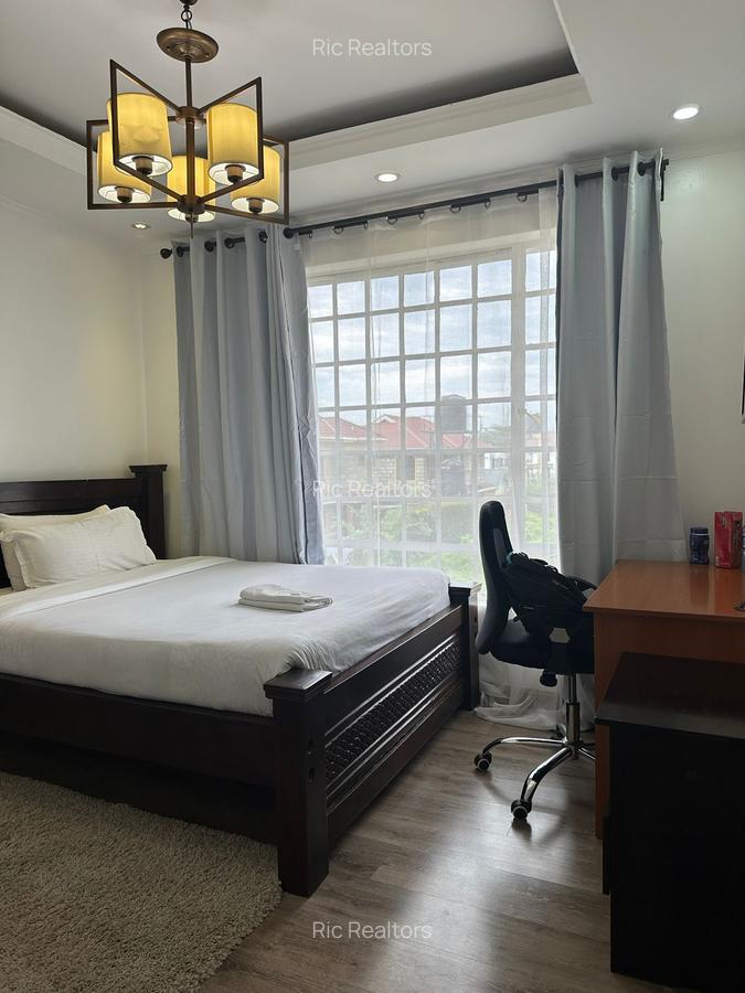 4 Bed Townhouse with En Suite at Lake Road - 14