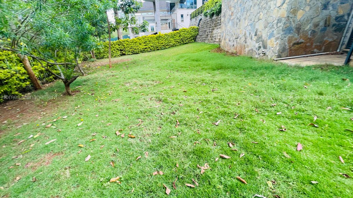 5 Bed Villa with En Suite in Spring Valley - 2