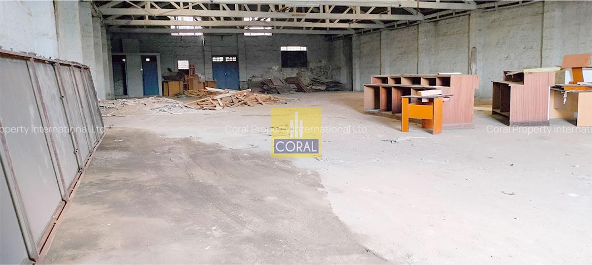 5,000 ft² Warehouse in Industrial Area - 8