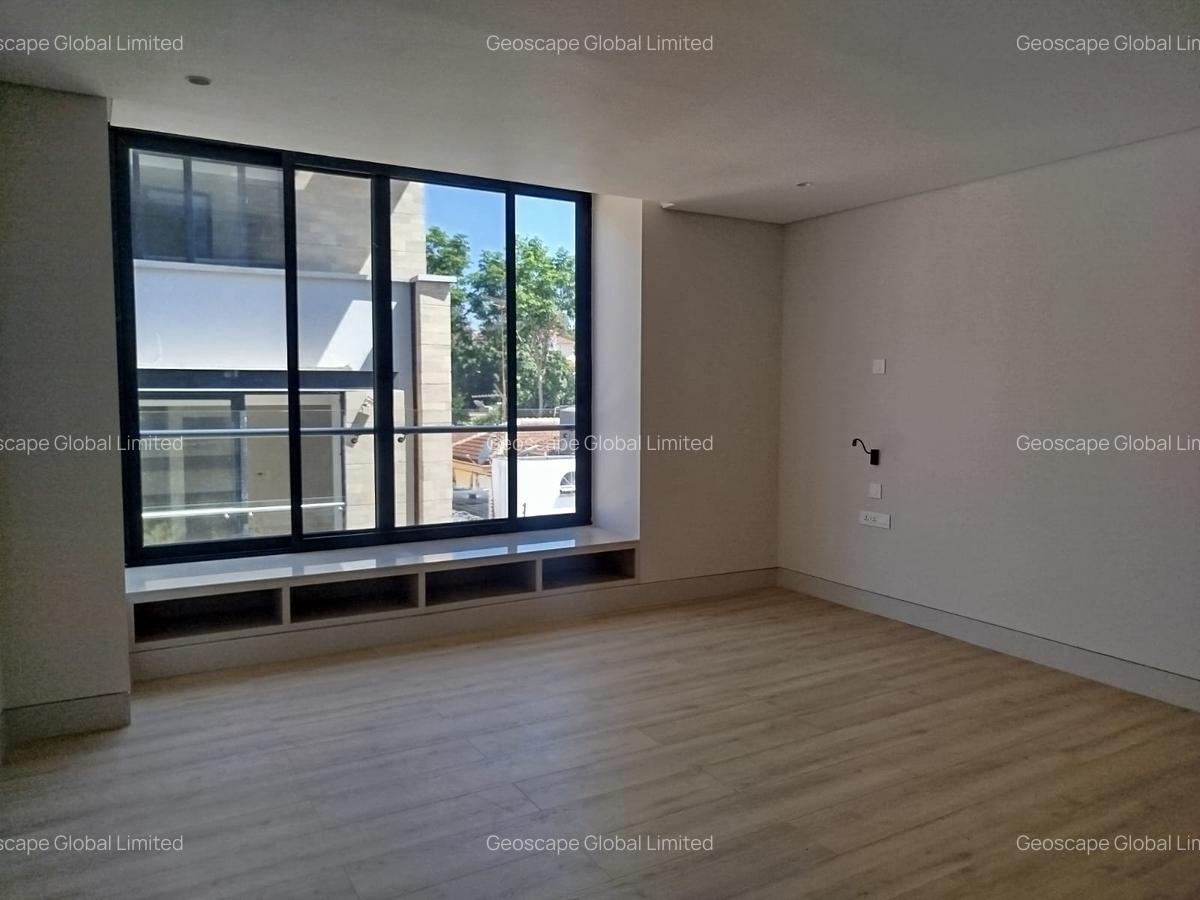 5 Bed House with En Suite in Spring Valley - 9