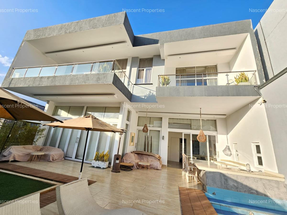 4 Bed Villa with En Suite in Spring Valley - 11