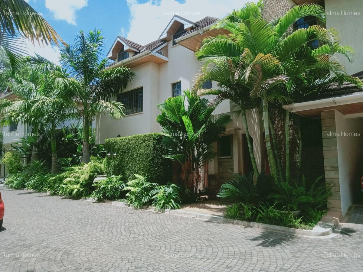 5 Bed Townhouse with En Suite at Lavington - 20