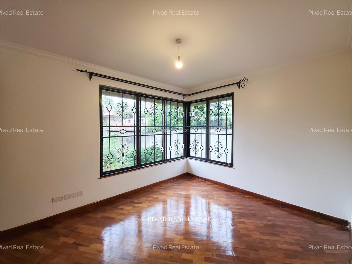 4 Bed Townhouse with Swimming Pool in Ridgeways - 10