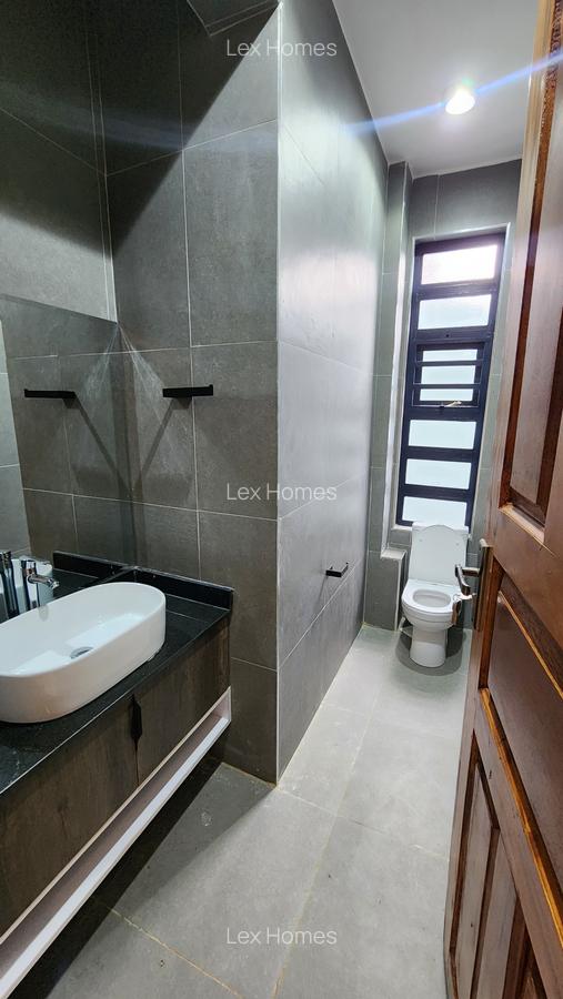 4 Bed House with En Suite at - 7