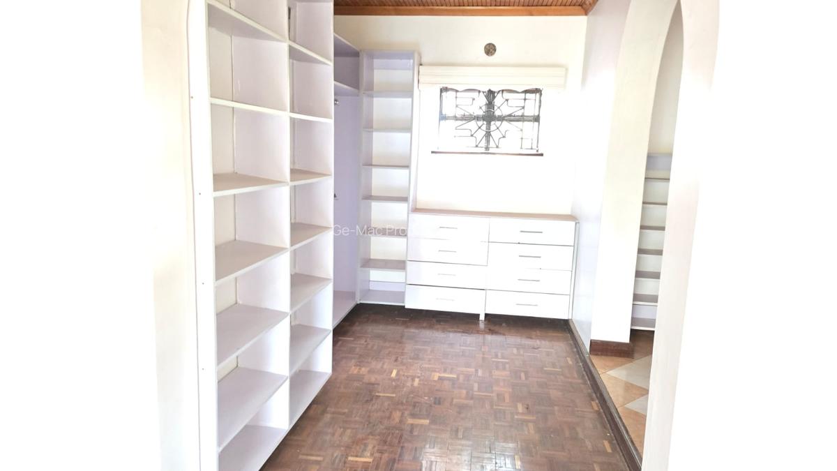 4 Bed House with En Suite in Runda - 18