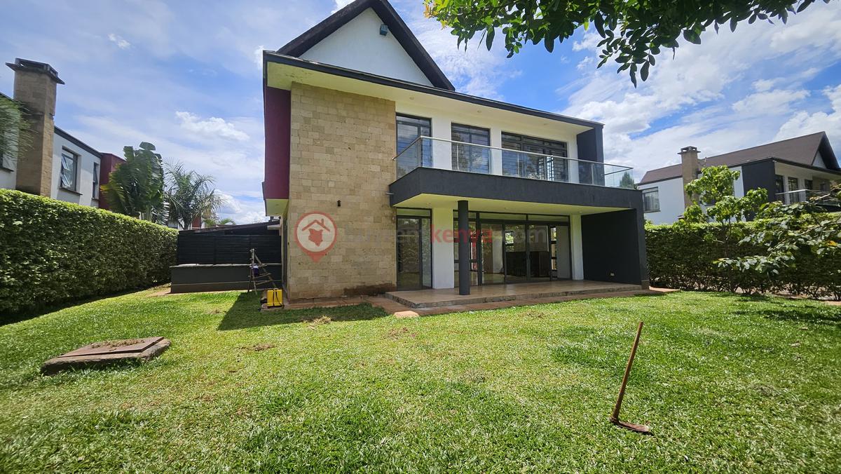 4 Bed Townhouse with En Suite in Ridgeways - 10