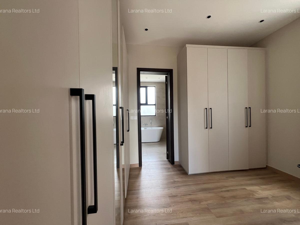 5 Bed Townhouse with En Suite at Manyani Cl - 13