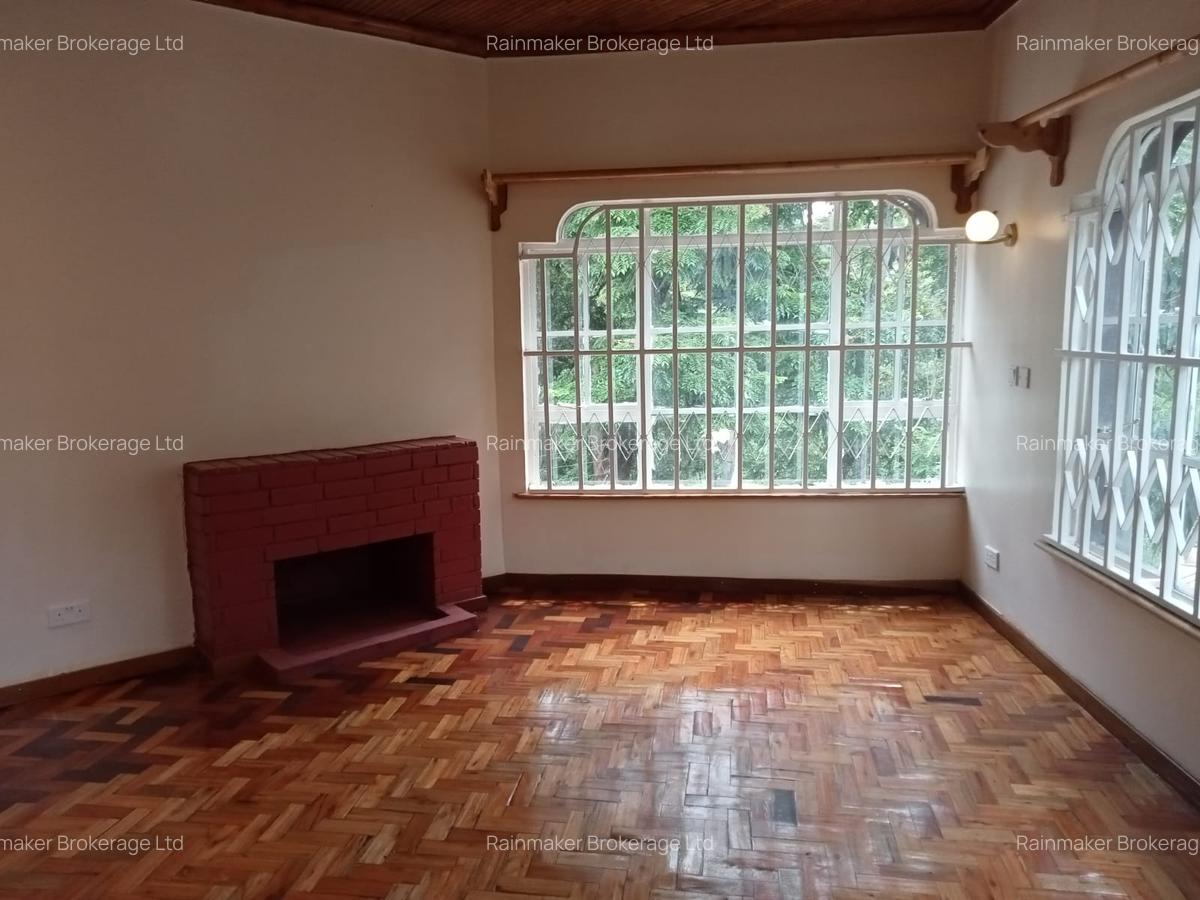 4 Bed House with En Suite in Spring Valley - 2