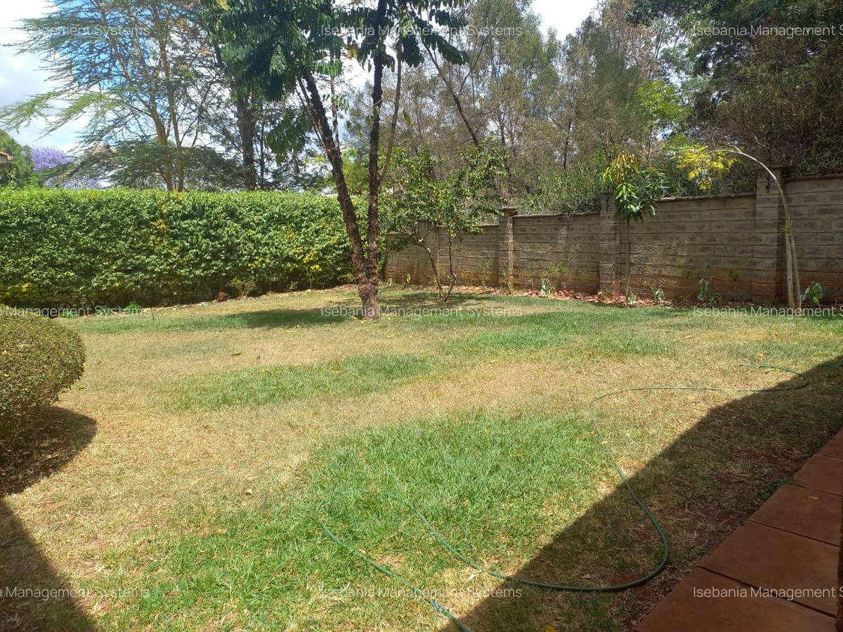 4 Bed House with En Suite at - 1