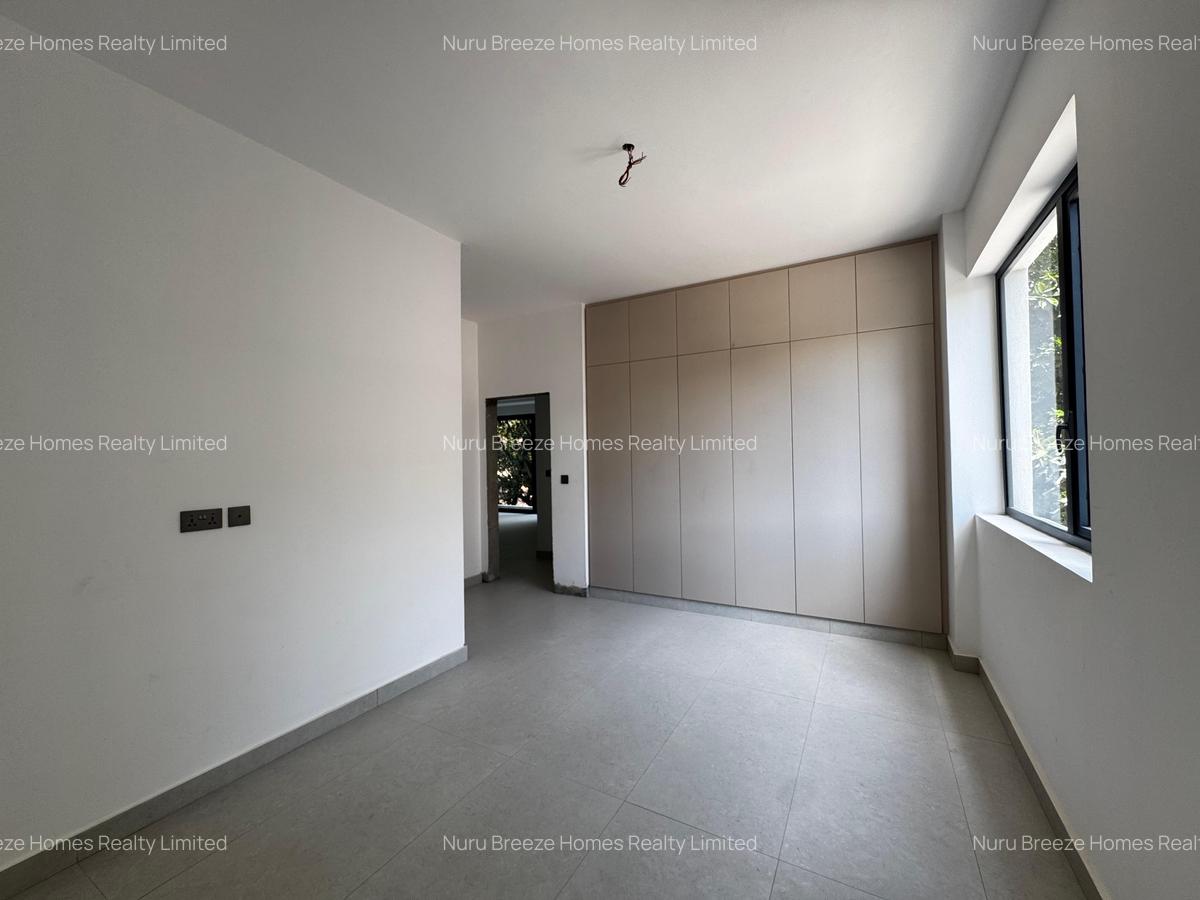 2 Bed Apartment with En Suite in Brookside - 19