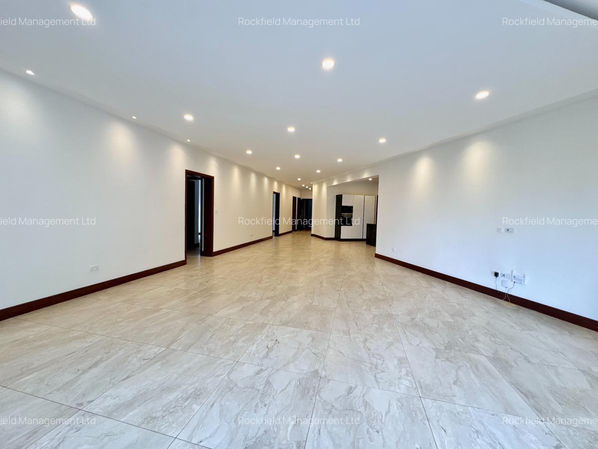 4 Bed Apartment with En Suite in Parklands - 6