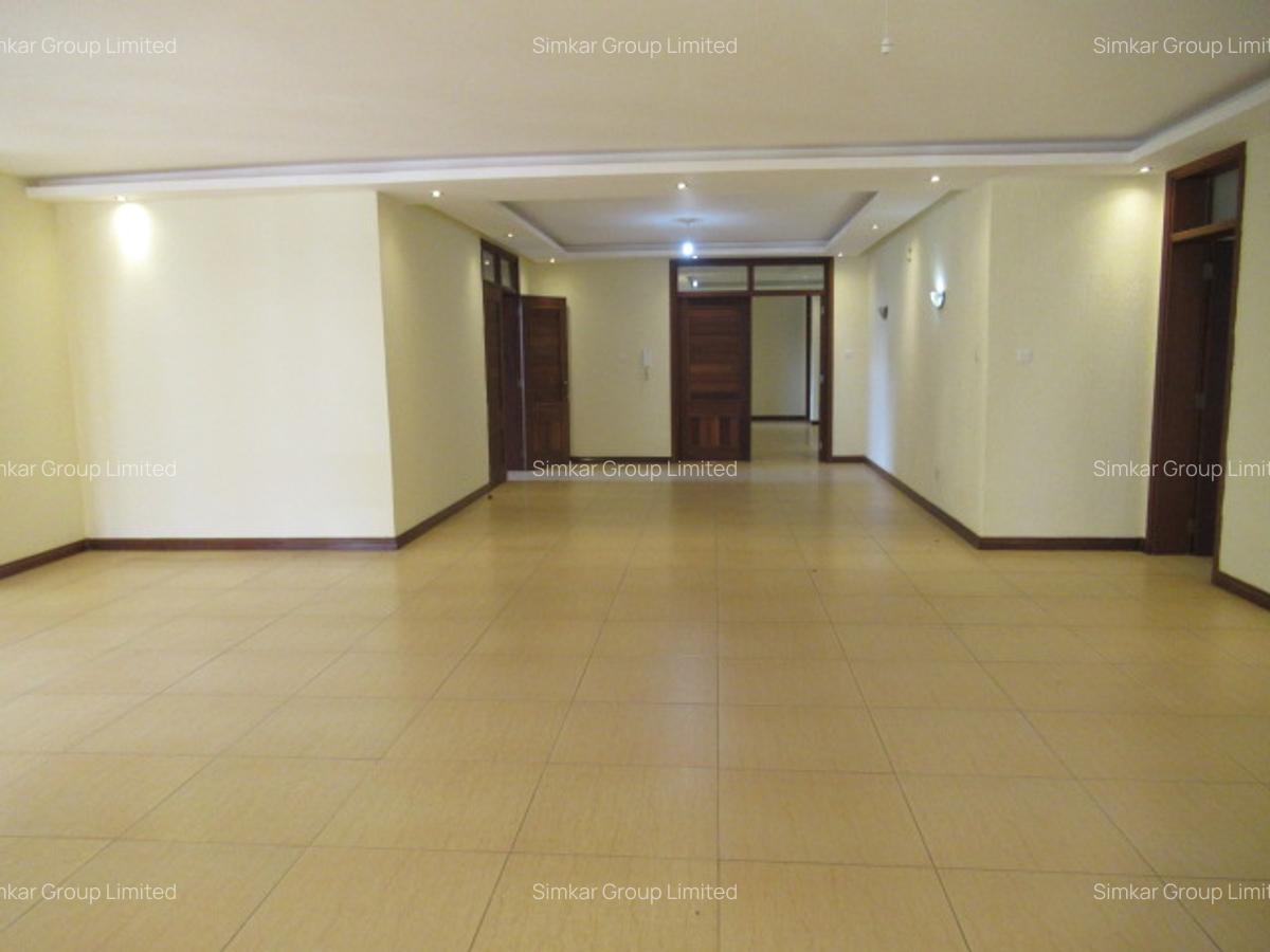4 Bed Apartment with En Suite at Riverside Drive - 4
