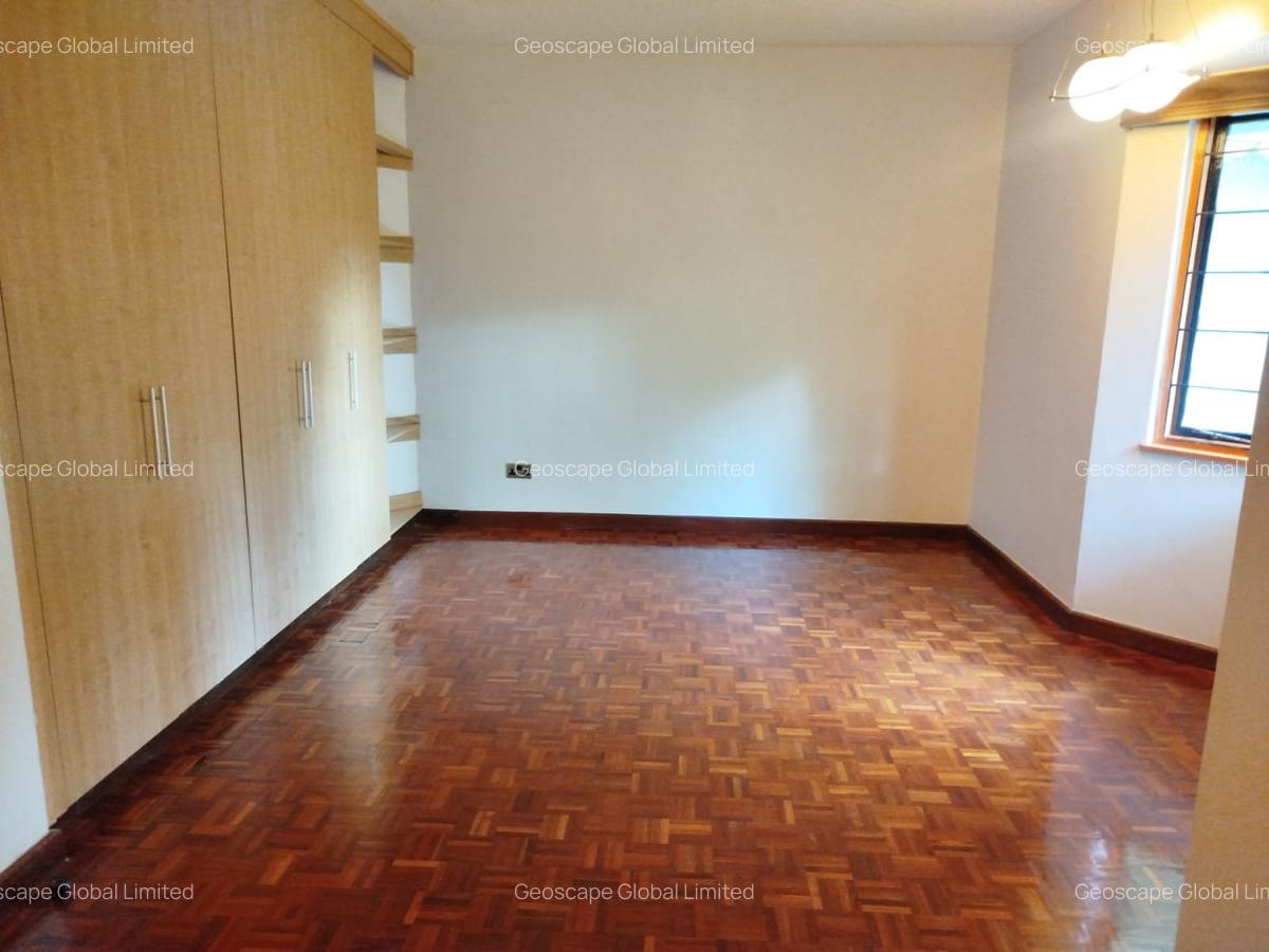 3 Bed Apartment with En Suite in Riverside - 4