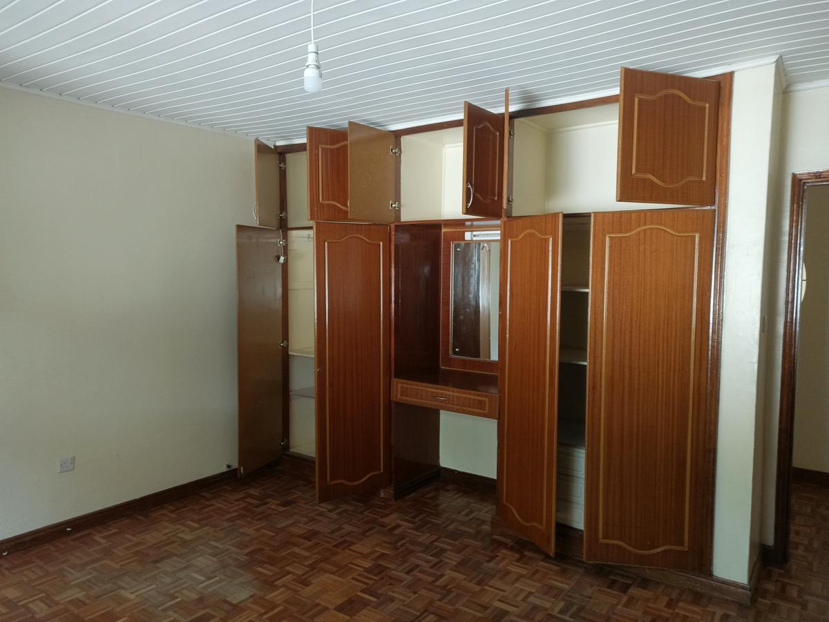 5 Bed House with En Suite at Lavington - 10