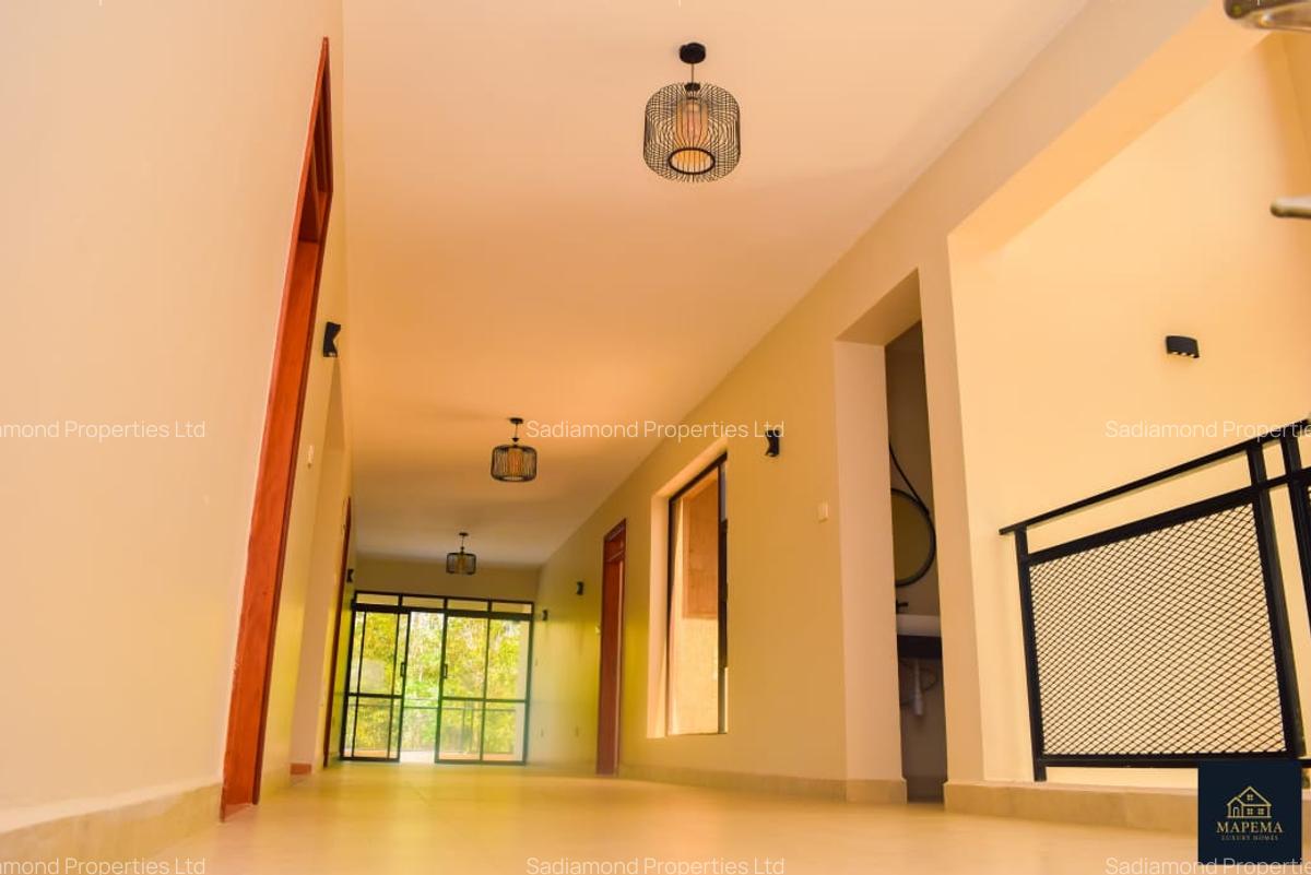 6 Bed Townhouse with En Suite in Karen - 5