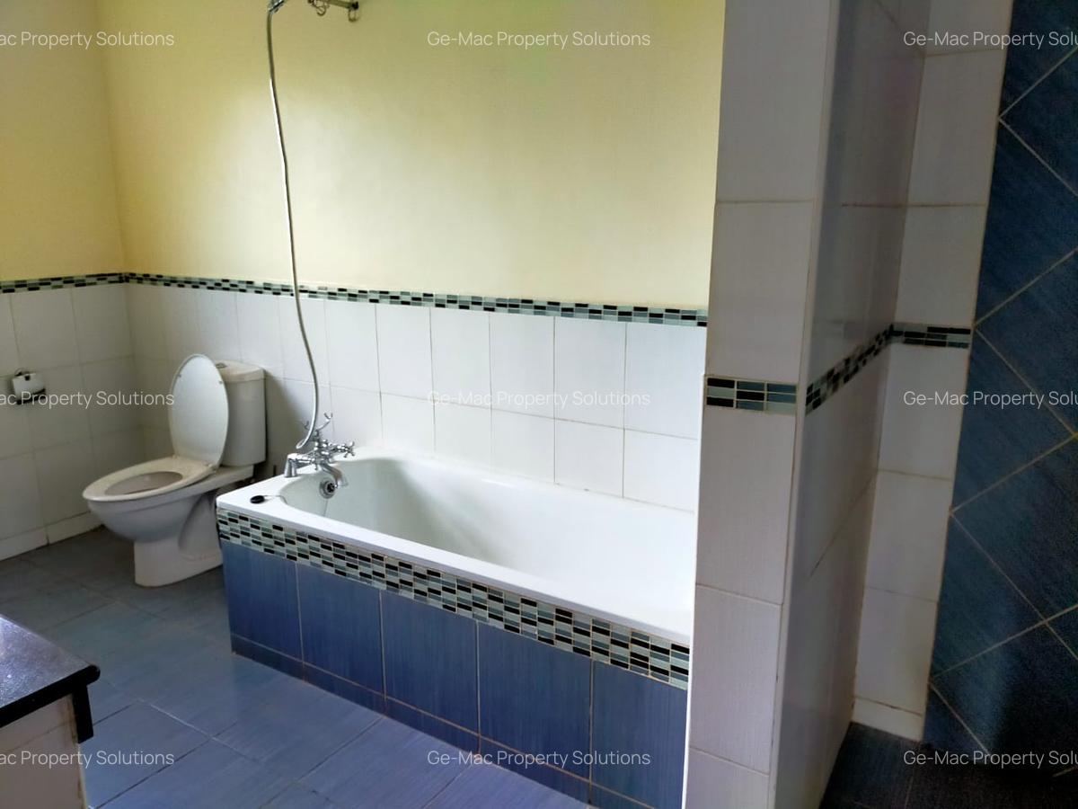 5 Bed House with En Suite in Rosslyn - 6