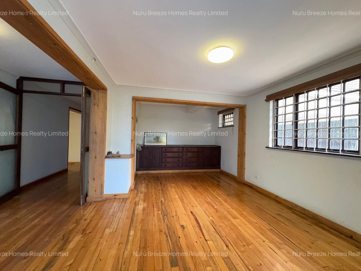 5 Bed House with En Suite in Runda - 14